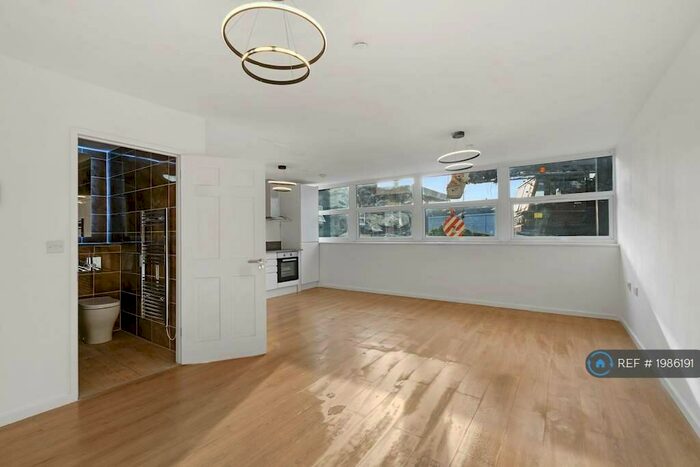 Studio To Rent In Halfords Lane, Birmingham, B66