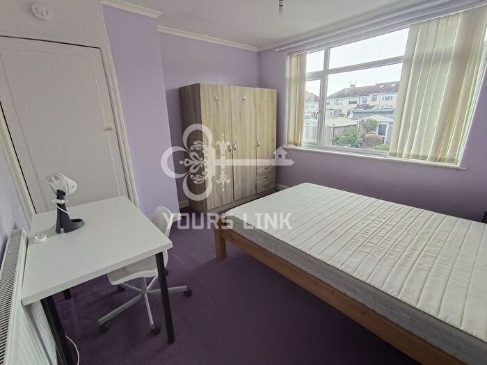 3 Bedroom Semi-Detached House To Rent In Station Road, Bristol, BS34