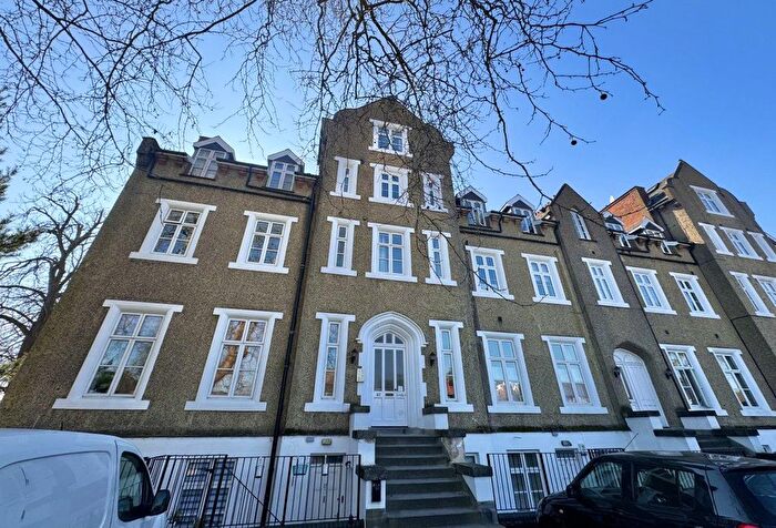 2 Bedroom Flat To Rent In Upton Park, Slough, SL1