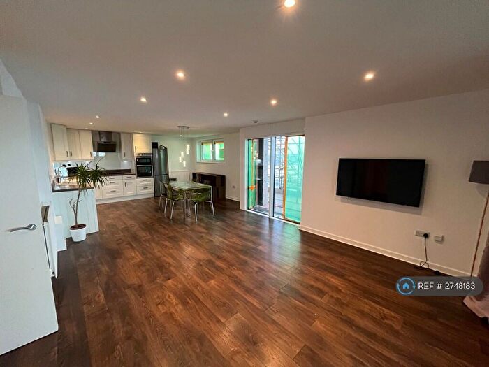 2 Bedroom Flat To Rent In Erebus Drive, London, SE28