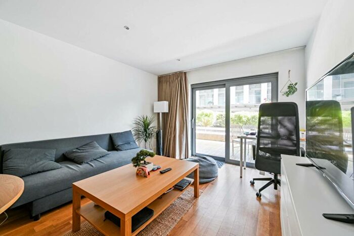 2 Bedroom Flat To Rent In Royal Carriage Mews, Woolwich, London, SE18