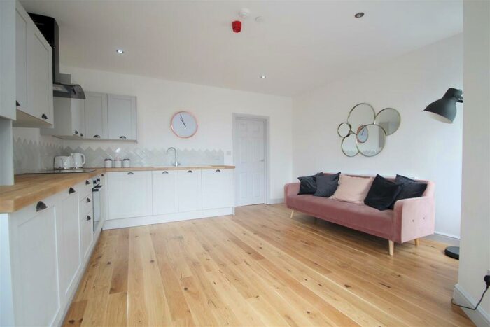 1 Bedroom Apartment To Rent In Merches Gardens, Grangetown, Cardiff, CF11