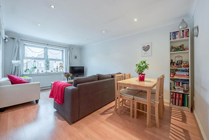 2 Bedroom Flat To Rent In Falcon Road, London, SW11