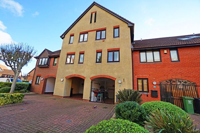 3 Bedroom Town House For Sale In Newlyn Way, Port Solent, PO6