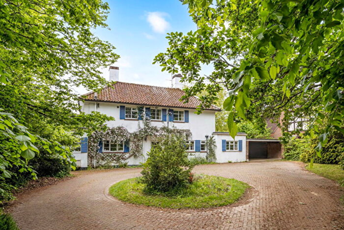 4 Bedroom Detached House For Sale In Folders Lane, Burgess Hill, West Sussex, RH15