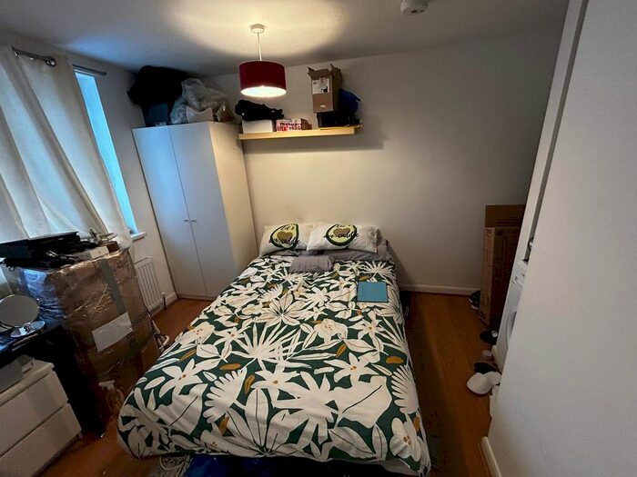 Studio To Rent In Haselbury Road, London, N9