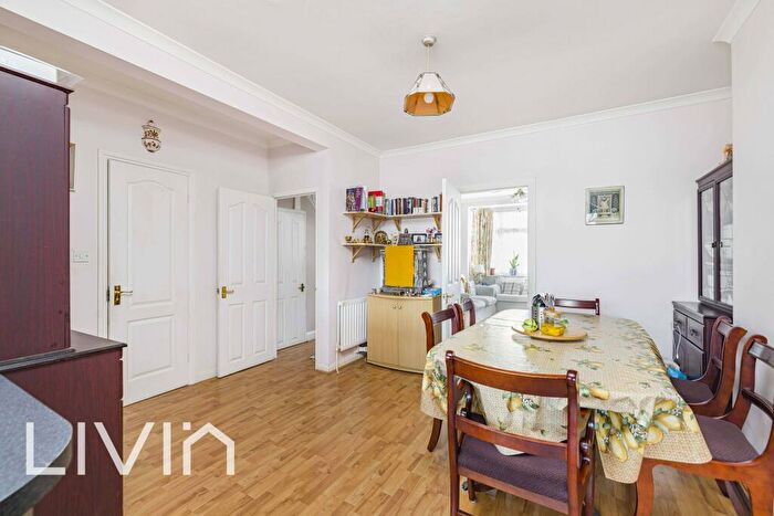 3 Bedroom End Of Terrace House For Sale In Mitcham Road, Croydon, Surrey, CR0