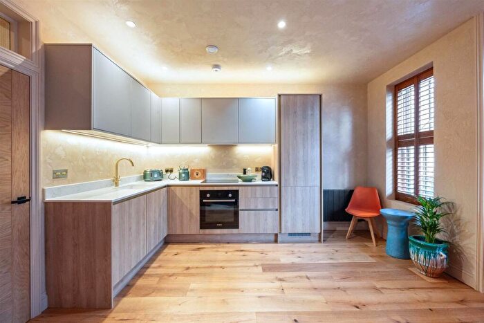 2 Bedroom Apartment To Rent In Queen Sqaure, Brighton, BN1