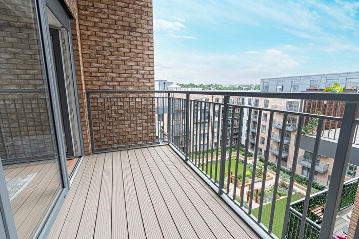 2 Bedroom Flat To Rent In Beaufort Square, London, NW9