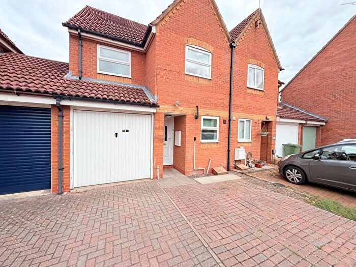 3 Bedroom Semi-Detached House To Rent In Darent Place, Didcot, OX11