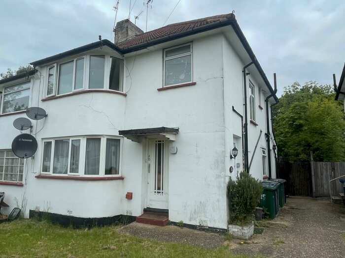 2 Bedroom Apartment To Rent In Laleham Avenue, London, NW7