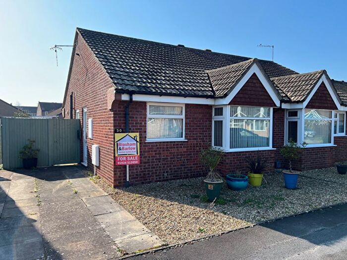 2 Bedroom Semi-Detached Bungalow For Sale In Starcross Road, Worle, Weston-Super-Mare, BS22