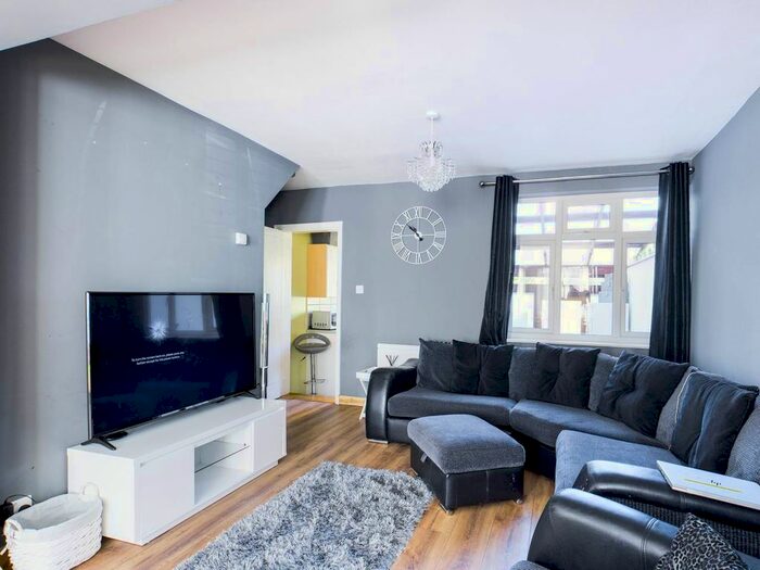 3 Bedroom Property To Rent In Baldwyns Road, Bexley, Kent, DA5