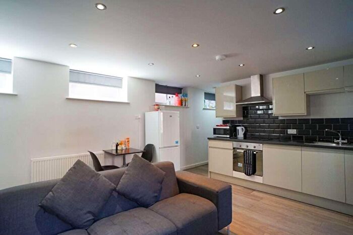 2 Bedroom Flat To Rent In St Peters Close, S1