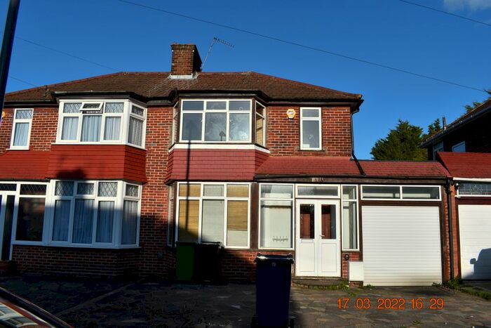 3 Bedroom Semi-Detached House To Rent In Anmersh Grove, Stanmore, HA7