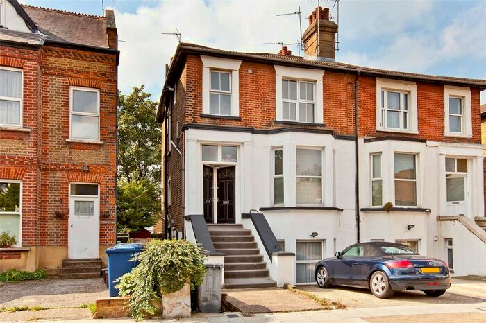 2 Bedroom Flat To Rent In Station Road, Finchley, London, N3
