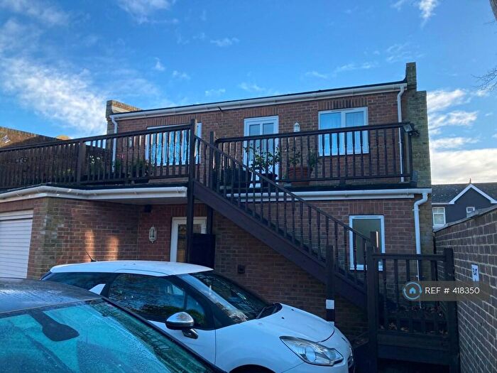 2 Bedroom Flat To Rent In Claremont Court, Hayling Island, PO11