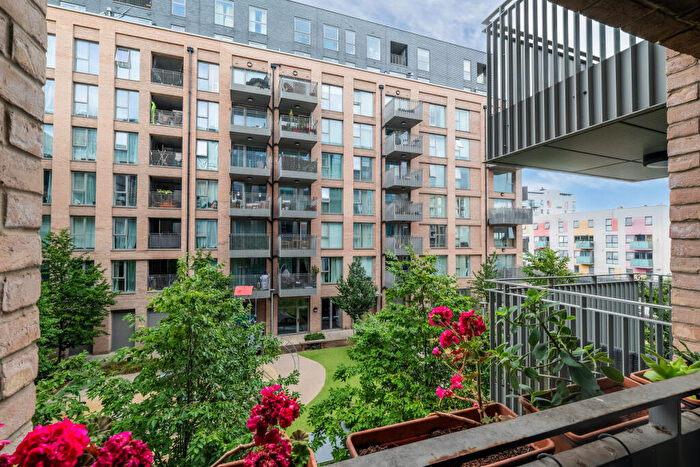 3 Bedroom Flat For Sale In Thomas Road, London, E14