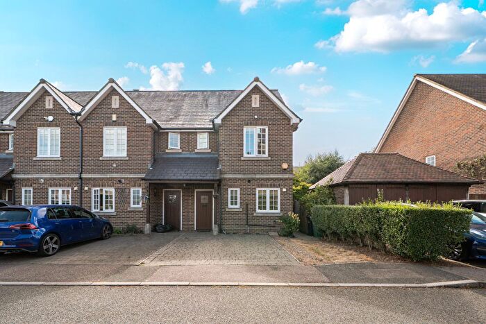 3 Bedroom End Terrace House For Sale In Upper Lodge Way, Coulsdon, CR5