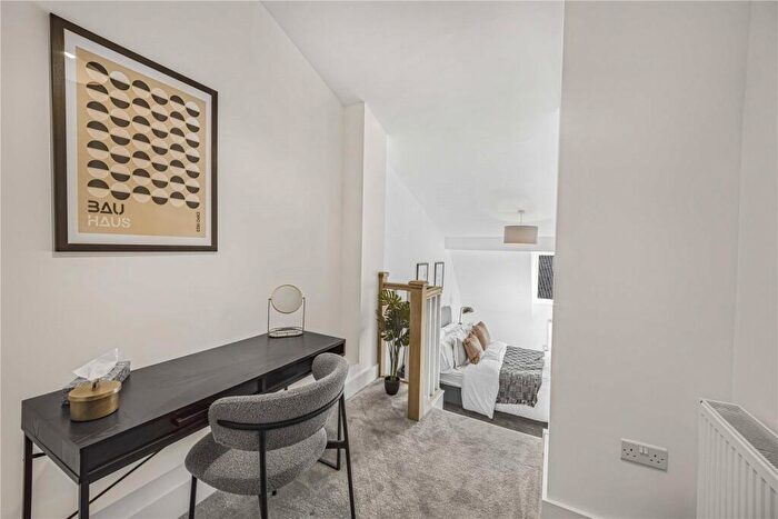 3 Bedroom End Of Terrace House For Sale In Canal Street, SK10