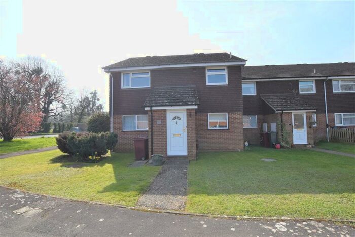 2 Bedroom Flat To Rent In Emmer Green Court, RG4