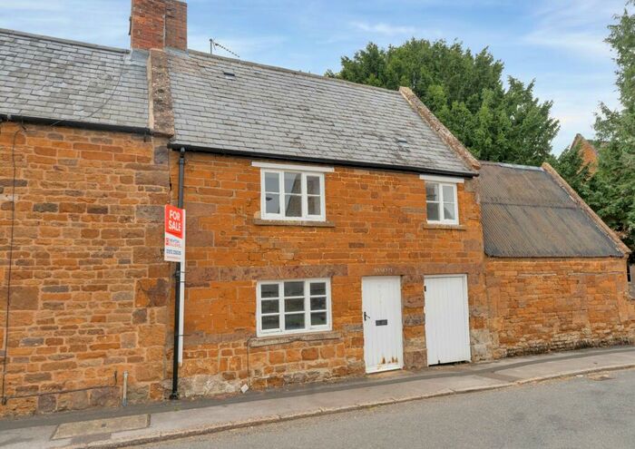 2 Bedroom Character Property For Sale In Main Street, Lyddington, LE15