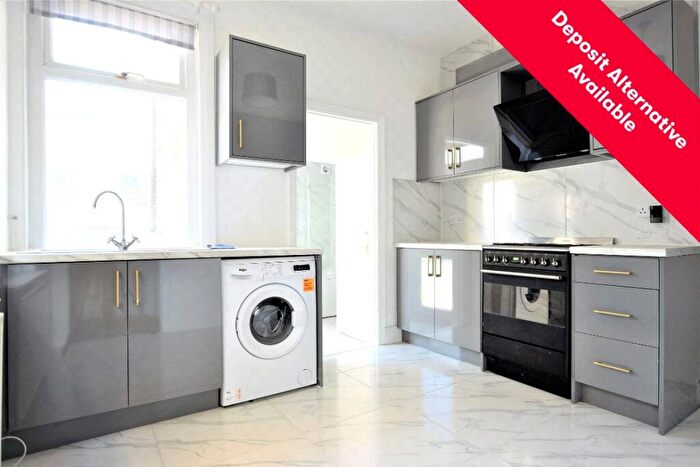 3 Bedroom Semi Detached House To Rent In Vicarage Road, Sutton, SM1