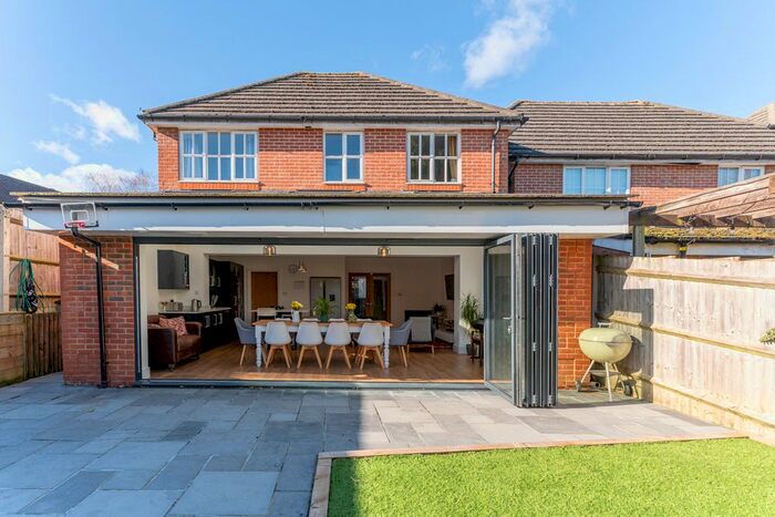 4 Bedroom Detached House For Sale In Sheep Walk, Shepperton, TW17