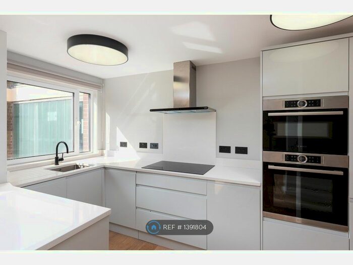 2 Bedroom Flat To Rent In Eaton Manor, Hove, BN3