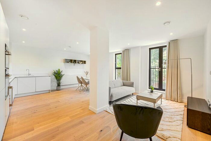 2 Bedroom Flat To Rent In Twickenham Gateway, Bradshaw Close, London, Twickenham, TW1