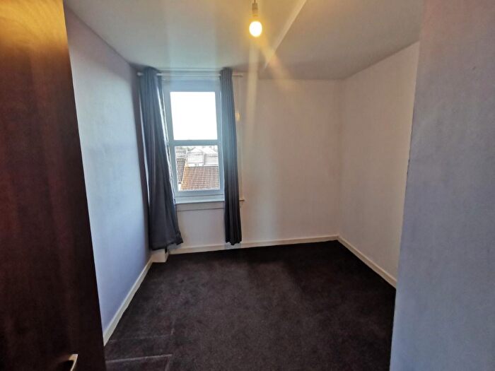 3 Bedroom Flat To Rent In Court Street, Stobswell, Dundee, DD3