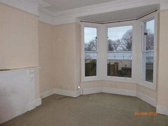 1 Bedroom Flat To Rent In Old Road, Tiverton, EX16