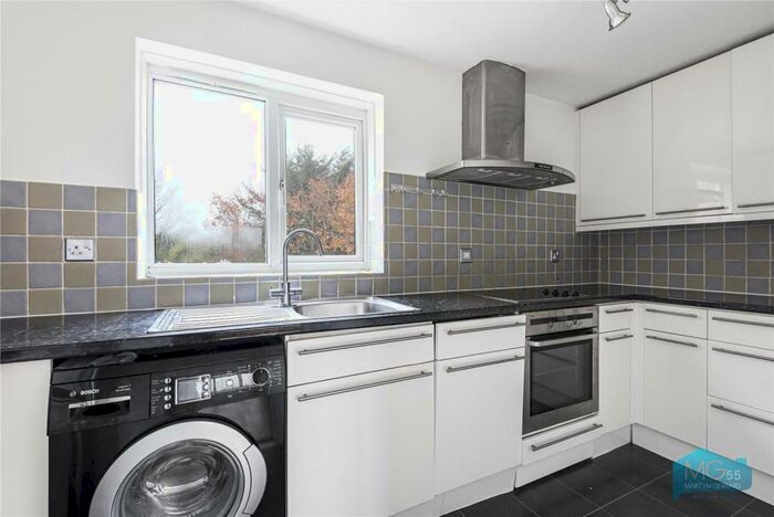 2 Bedroom Apartment To Rent In Oakridge Drive, East Finchley, London, N2
