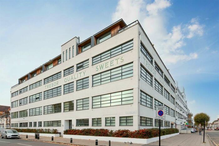 2 Bedroom Apartment To Rent In Shaftesbury Road, Forest Gate, E7