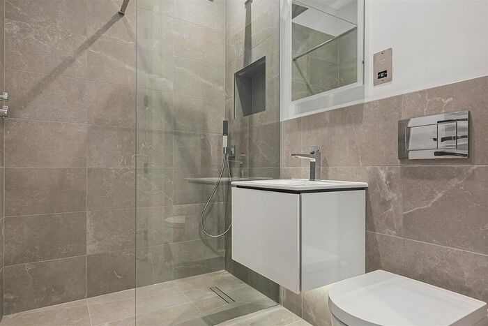 3 Bedroom Flat To Rent In Totteridge Village, London, N20