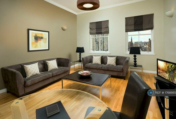 2 Bedroom Flat To Rent In Advocates Close, Edinburgh, EH1