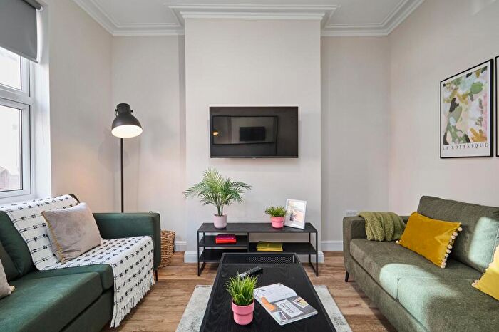 5 Bedroom House To Rent In Burley Lodge Terrace, Leeds, LS6