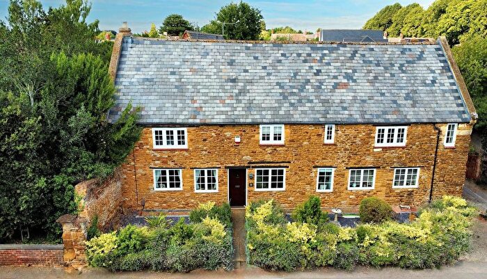 4 Bedroom Semi-Detached House For Sale In West Street, Earls Barton, Northampton, NN6