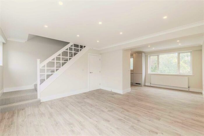 2 Bedroom Maisonette To Rent In Fairby Road, London, SE12