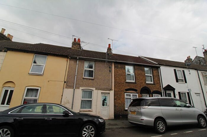 2 Bedroom Terraced House To Rent In Fox Street, Gillingham, Kent, ME7