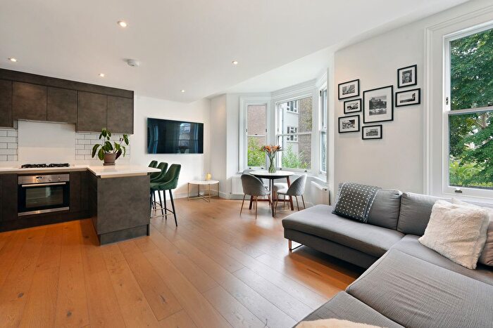 2 Bedroom Flat For Sale In Cubitt Terrace, London, SW4