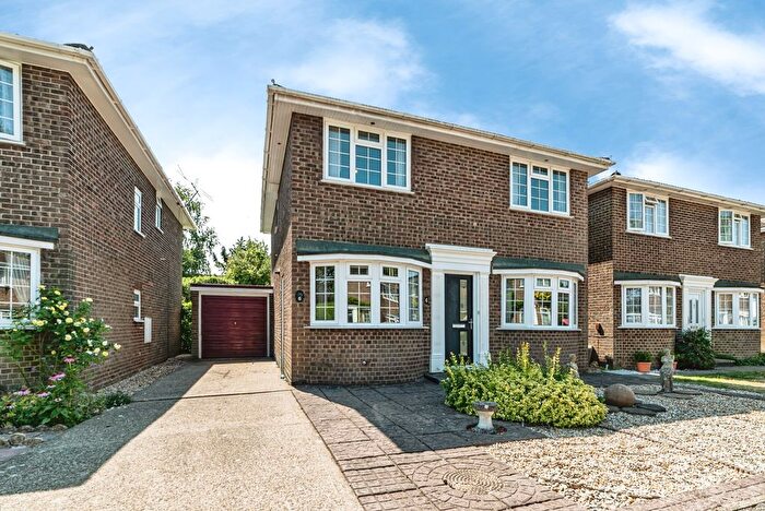 4 Bedroom Detached House For Sale In Meon Close, Tadley, Hampshire, RG26