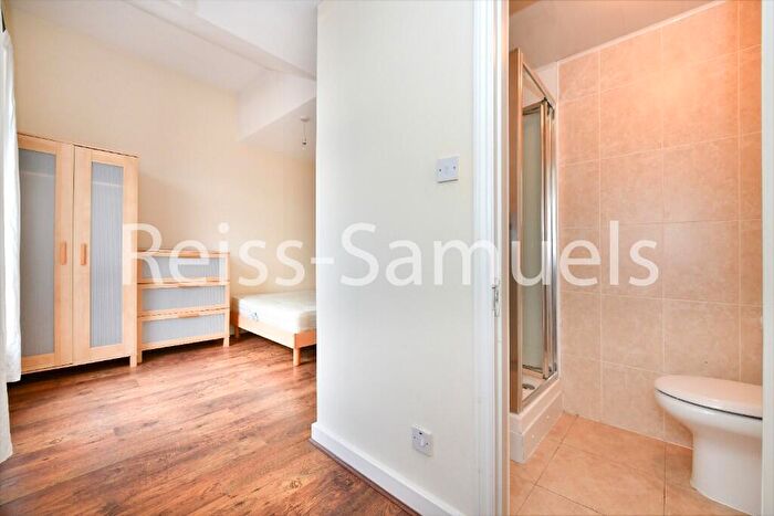 5 Bedroom Town House To Rent In Cyclops Mews, London, E14
