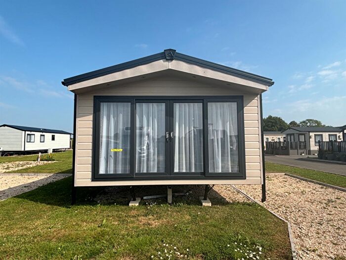 2 Bedroom Mobile/park Home For Sale In Pilgrim Fathers Caravan Park Saracens Lane, Scrooby, Doncaster, DN10