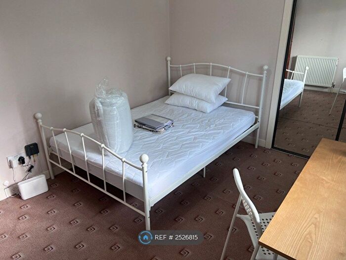 3 Bedroom Flat To Rent In Finlarig Street, Glasgow, G34