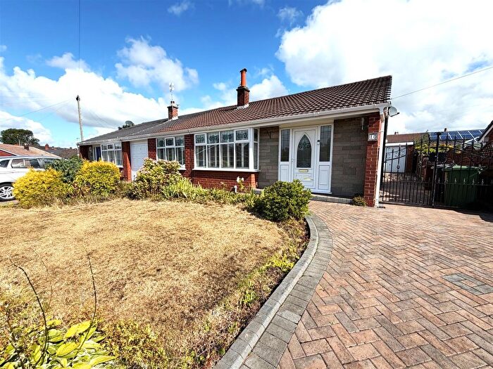 3 Bedroom Semi-Detached Bungalow For Sale In Chichester Avenue, Atherton, Manchester, M46
