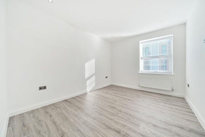 1 Bedroom Flat To Rent In Garratt Lane, Tooting, London, SW17
