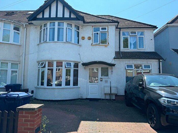 3 Bedroom Flat To Rent In Eastcote Avenue, Greenford, Middlesex, UB6