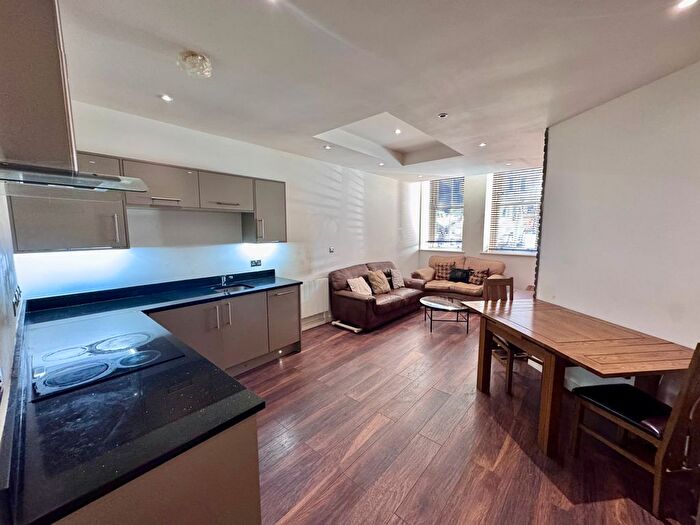 2 Bedroom Flat To Rent In Hounds Gate Court, Nottingham, NG1