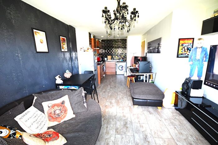 1 Bedroom Flat For Sale In Medici Close, Goodmayes, Ilford, IG3